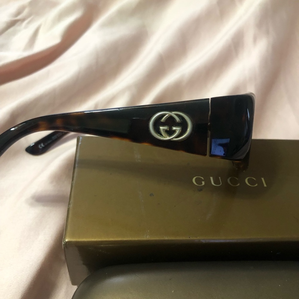 GUCCI SUNGLASSES (AUTHENTIC) - Picture 2 of 6